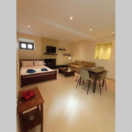 Afroditis'S & Makis'S Apartment Леонидион Экстерьер фото