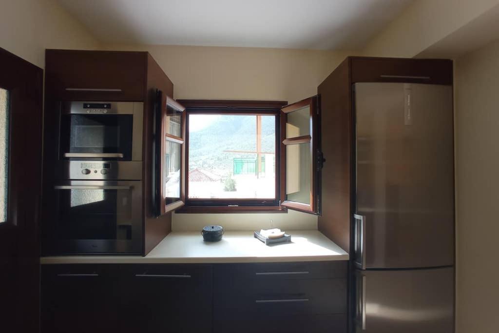 Afroditis'S & Makis'S Apartment Леонидион Экстерьер фото